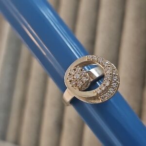 Motion Spinning DANCING solid silver ring by rarelyrings.